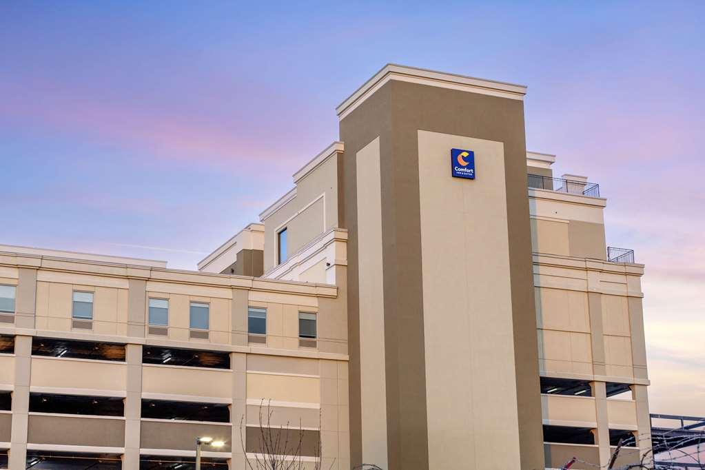Comfort Inn & Suites Newark Liberty International Airport Extérieur photo